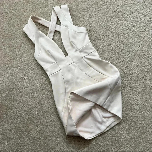 StyleStalker Cut Out Mini Short Dress Cream Women’s Size Small Pockets - Picture 5 of 16